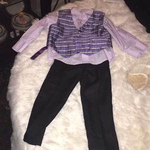 Boys shout pains, dress shirts with vest.